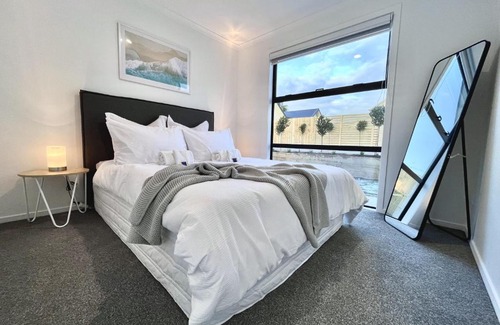 Hamilton North Villa | Brand New & Ready for You! By KOSH BNB