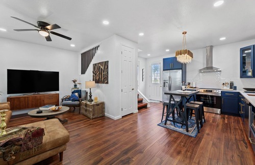 Taylor House | *Brand New* Romantic 1BR Chateau on 5 acres Near Samsung in Taylor