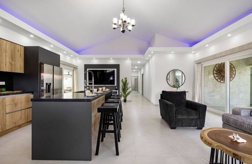 Opal Villa | BRAND NEW Spacious 5BR Villa w/Large Private Pool