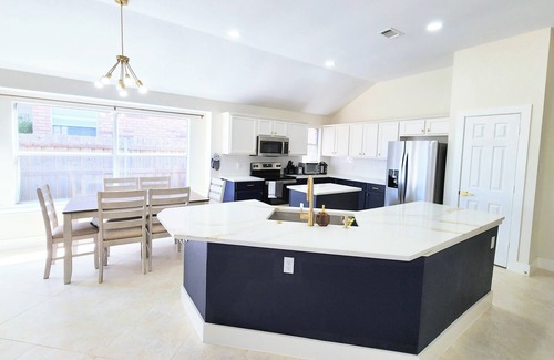 McKinney House | Brand New Spacious Serenity Getaway - King Bed!