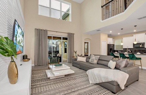 Kissimmee Villa | BRAND NEW Storey Lake- 5 bedrooms, 5 bathrooms, private pool - Harry Potter & Minions theme
