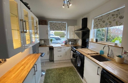 Malvern House | Brand new,with hottub, outdoor wood burner in leisure room and treatments.