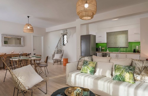 Agia Villa | Brand view villa with walking distance to the beach