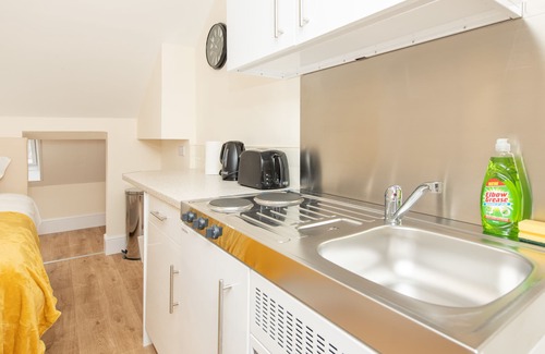 Southampton Apartment | *BrandNew* Studio Flat near Solent Uni w/Parking