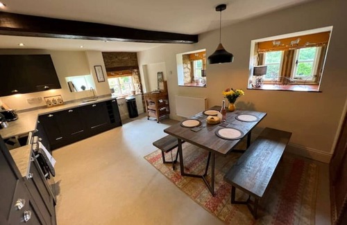 Braunston Cottage | Braunston Manor Cottage: 4-poster beds & ensuites