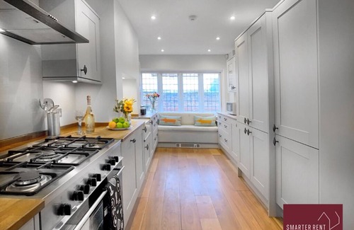 Bray on Thames Apartment | Bray - Characterful 3 Bedroom House - By The River