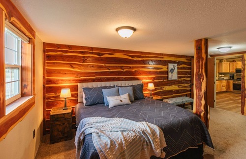 Nemo Cabin | Brazos River Lodge on 15 acres