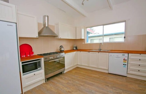 Currarong House | Breakaway Beach House: Your Coastal Escape Awaits!