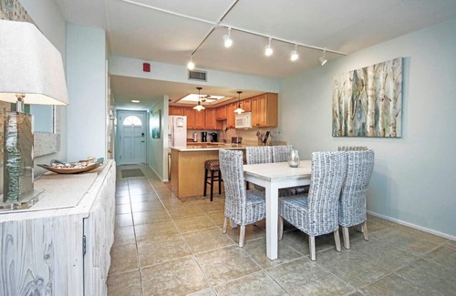 Sanibel House | Breakers West B5 Beach side condo with pool