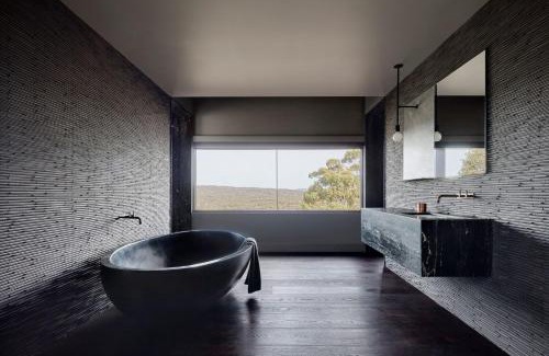 Elevated Plains House | Breakneck Gorge Oikos
