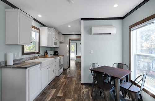 Jamestown Cabin | Breathtaking 1-Bedroom Tiny Home 1/2 Mile from Marina and Boat Ramp #418!