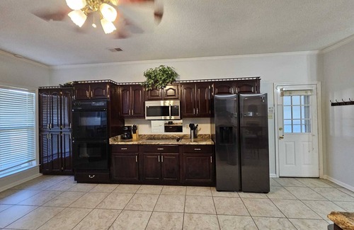Southaven House | Breathtaking 8 BR+ Extra room w/Pool- Lake View