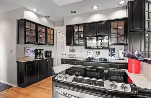 Benzonia House | Breathtaking Bobcat Pines