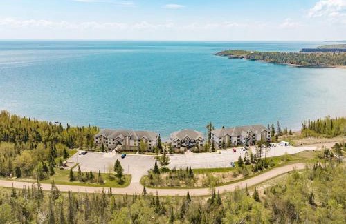 Two Harbors Apartment | Breathtaking Lake Views 1BR King Suite, Kitchen & Heated Pools