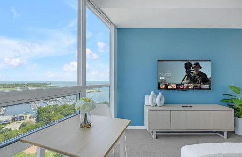Fort York Apartment | Breathtaking Lakeview Condo Free Parking