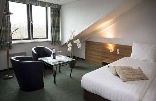 Heerenveen Hotel | Breathtaking Nature | Relaxing Haven close to Local Landmarks, Reserves & Dining