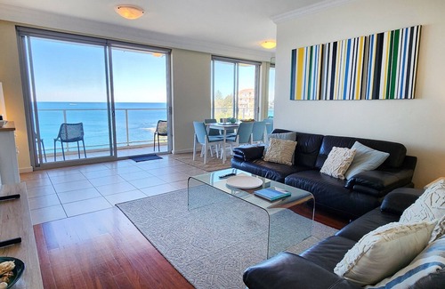 Bondi Apartment | Breathtaking Ocean Views - 2 bedroom apartment with parking