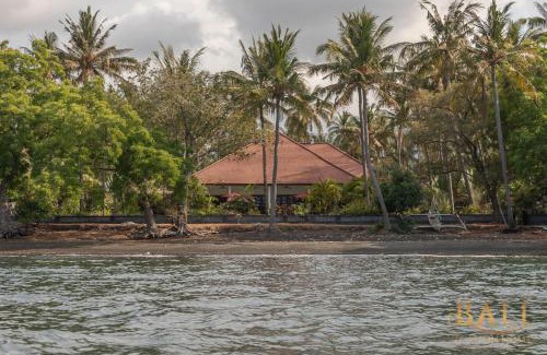 Kalisada Villa | Breathtaking oceanfront 3BR Villa with infinity pool!