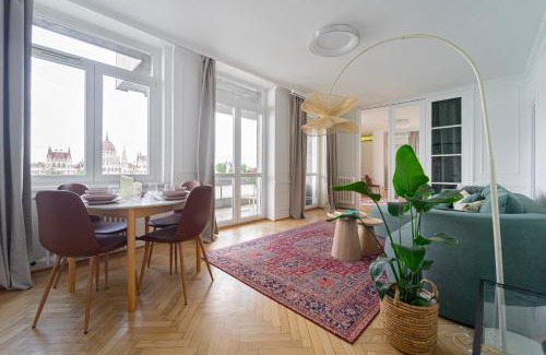 Vizivaros Apartment | Breathtaking Panorama view 3Br Balcony