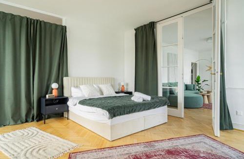 Vizivaros Apartment | Breathtaking Panorama view 3Br Balcony