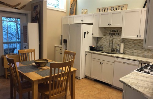 Saratoga Springs Apartment | Breathtaking sunsets, right on Saratoga Lake! Just 5 minutes from the track!