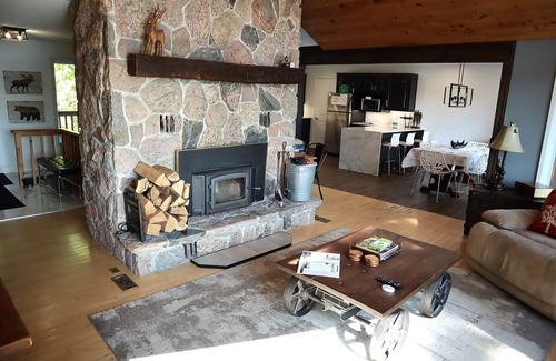 Armour Cottage | Breathtaking Views | Cozy Waterfront Cottage