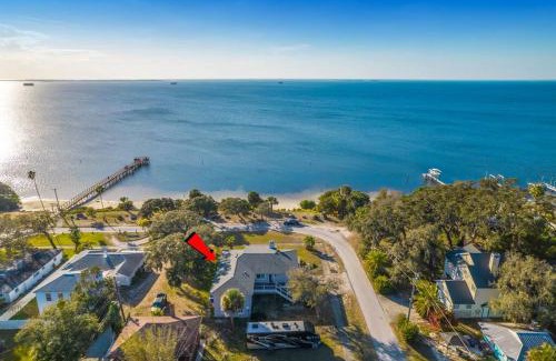 Crystal Beach House | Breathtaking Waterfront Crystal Beach Getaway!