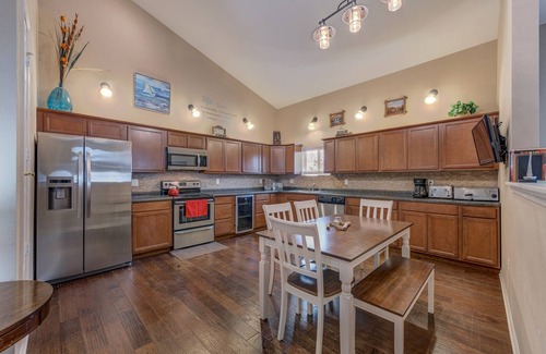 Pepin Condo | Breeze Condo - Luxury Stay 2 Blocks from Beach
