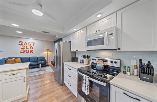 Sarasota House | Breezemont Bungalow | Private pool, Hot tub + Sauna