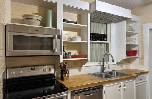Bacliff House | Breezy Bayshore Bunkhousen