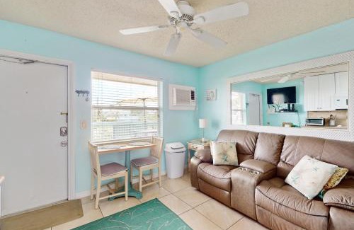 Belleair Beach Apartment | Breezy Belleair 5E
