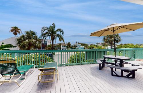 Belleair Beach Apartment | Breezy Belleair 5E