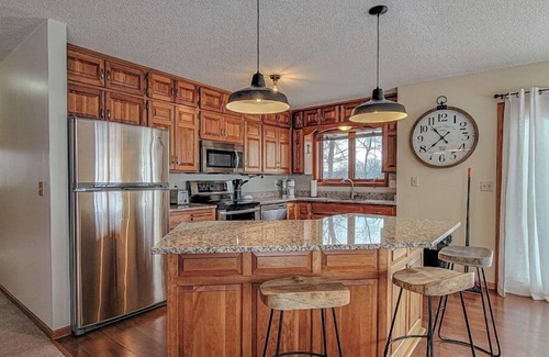 Bemidji Apartment | Breezy Hills - unit 2; Lake Bemidji, King bd, Kayaks, PB Trail!
