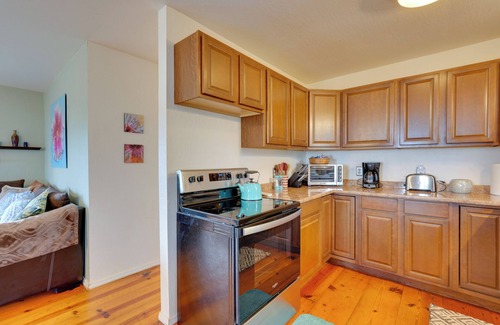 Kona Palisades Cottage | Breezy Kailua-kona Bungalow w/Lanai & Ocean View!