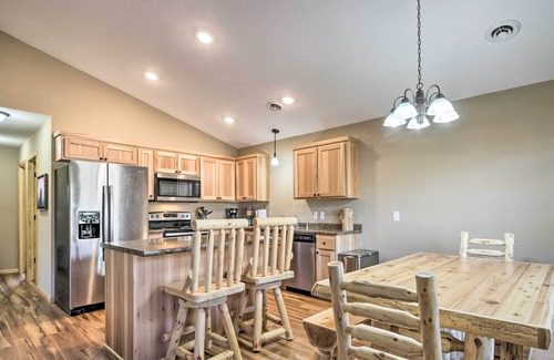Breezy Point Cabin | Breezy Point Cabin w/Fire Pit - Walk to Lake