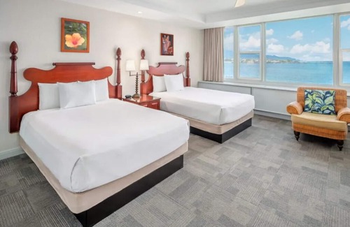 Kahului Hotel | Breezy Retreat: Couple's Oceanfront Escape with Pool Access | Near Ho'aloha Park