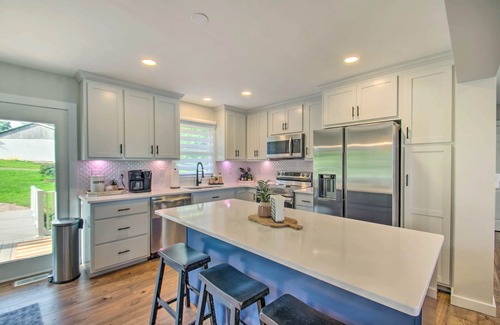 Penhook House | Brenda ✦ Hot Tub ✦ Gentle/Walk Slope to the Lake ✦ Stocked Kitchen ✦ King Beds