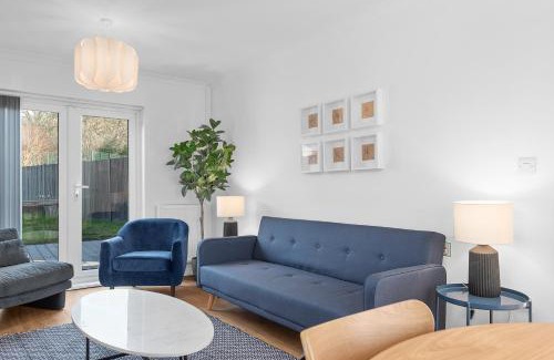 Severn Beach House | Brett Stays - Fast WiFi - Modern Amenities - Smart TV - Sleeps 8