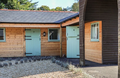 Aldermaston Wharf Apartment | BREW - NO. 3, pet friendly, with a garden in Goring-On-Thames
