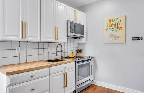 North Philadelphia West Apartment | Brewerytown Balcony Retreat W Oxford 1BR