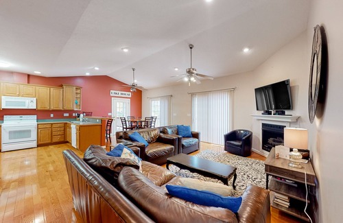 Westlake Corner House | Briarcliff - 3000 sq ft waterfront home w/private dock, 2 kitchens & pool table