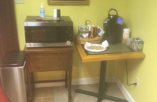Lynchburg House | Brick Ground Floor Suite, 12 min to Liberty Univ.