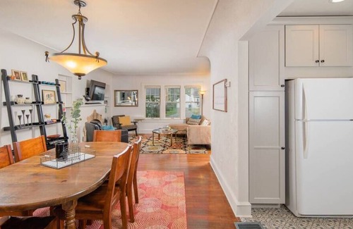 Appleton House | ๐๐ซ๐ข๐๐ค ๐๐จ๐ฎ๐ฌ๐ ๐๐ก๐๐ซ๐ฆ 4 br, 3 bath