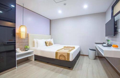 Ngoc Khanh Hotel | Bridge Lakeside Room For Rent Hanoi