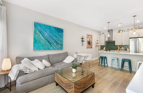 Dublin Condo | Bridge Park ~ Dublin 1BR/1BA Wonderfully Decorated