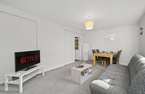 Falkirk House | Bridgecity 3 bed Roughland house Falkirk