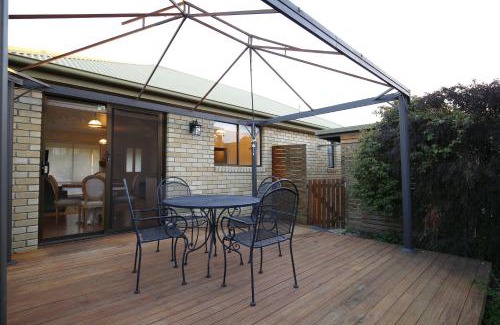Richmond Villa | Bridgecroft Cottage - Cosy 2 bedroom cottage