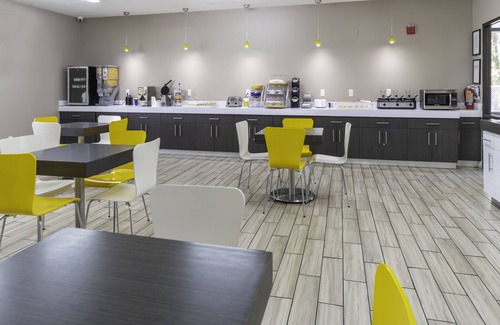 Council Bluffs Hotel | BridgePointe Inn & Suites