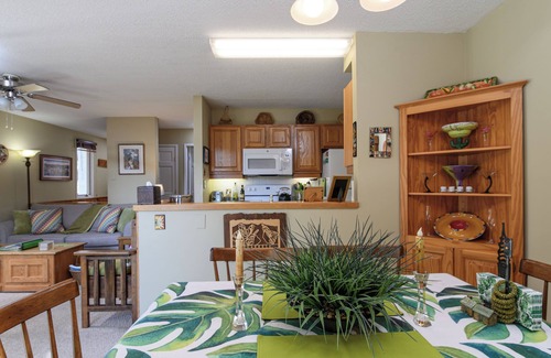 Warren Condo | Bridges Resort Condo with Pools, Hot Tub & Sugarbush Access