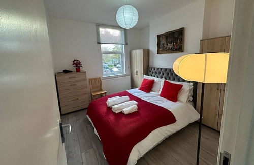 Seven Sisters Apartment | Bright 1 Bed Flat 25 mins from Oxford Circus